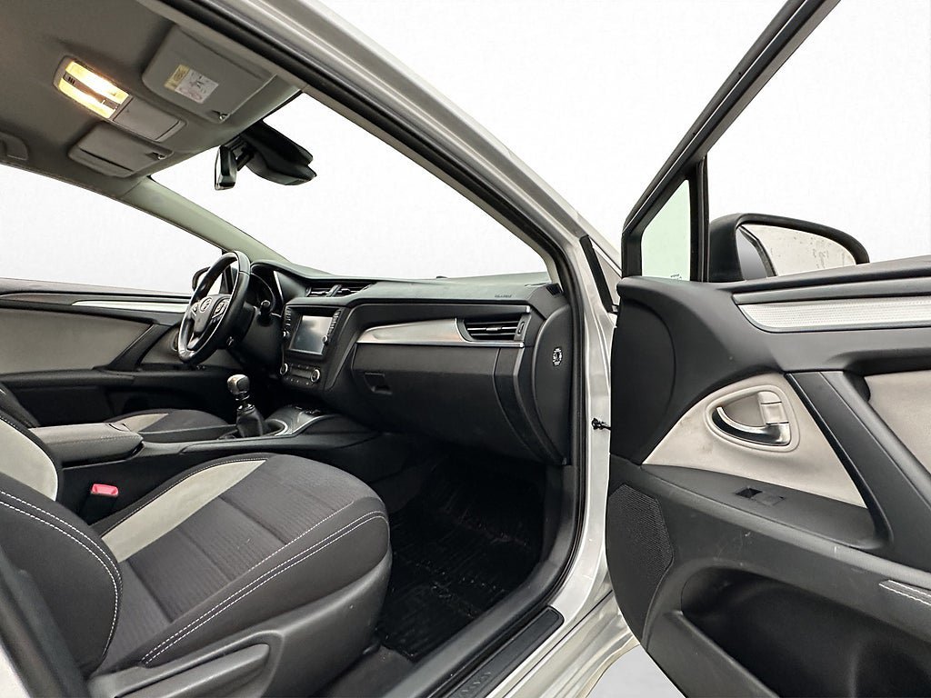 Vehicle Image 15
