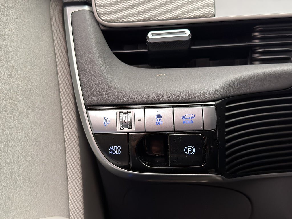 Vehicle Image 32