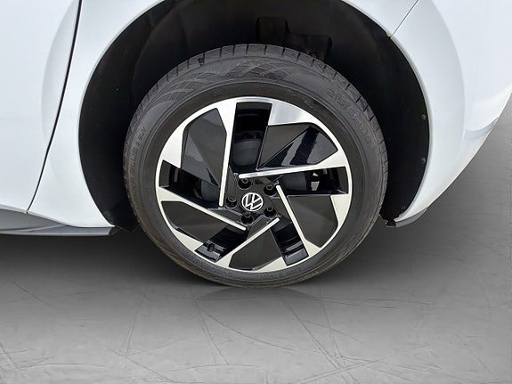 Vehicle Image 26
