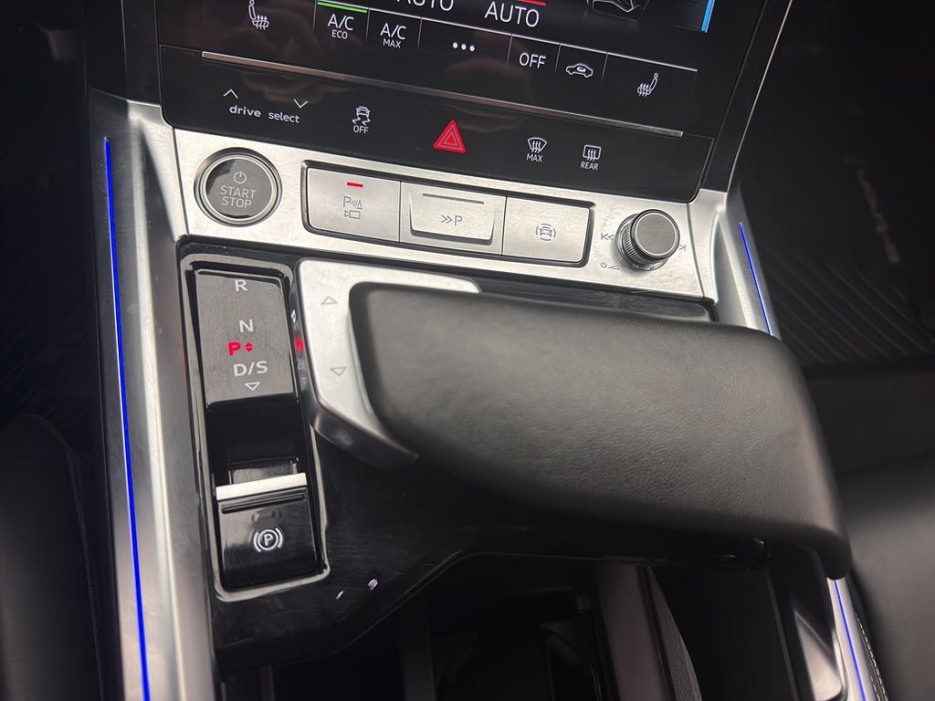 Vehicle Image 25