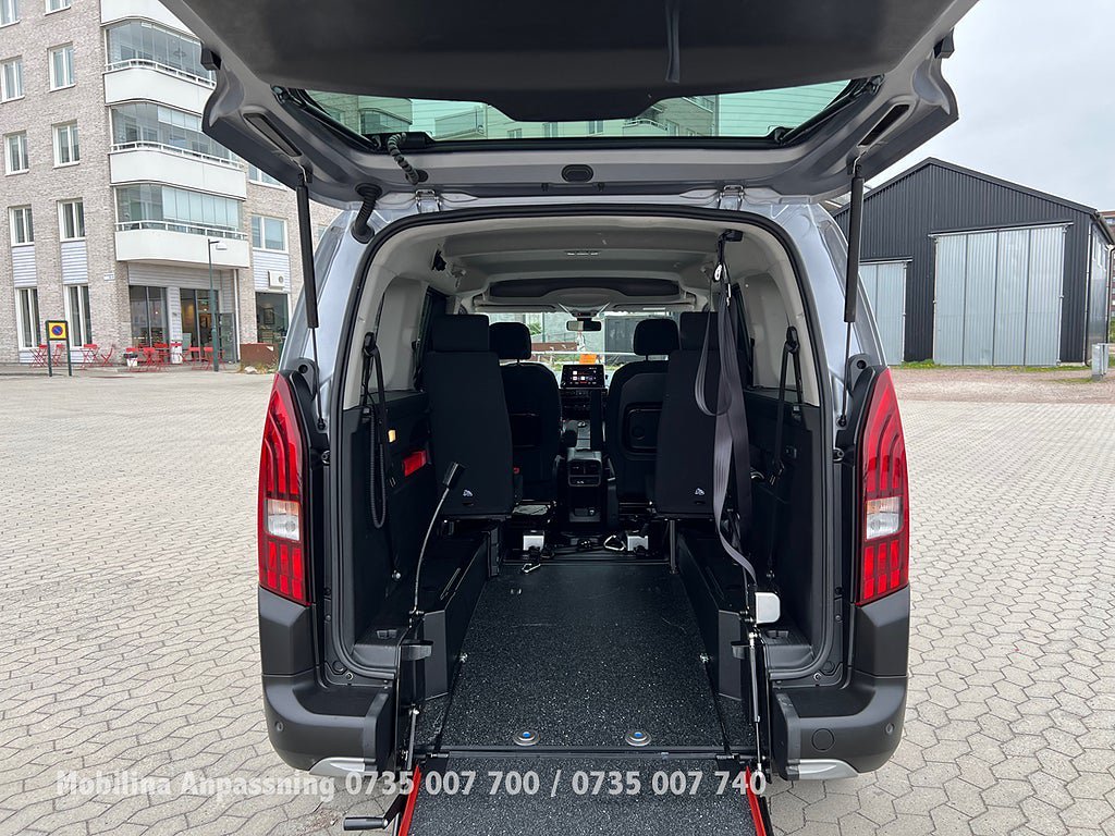 Vehicle Image 6