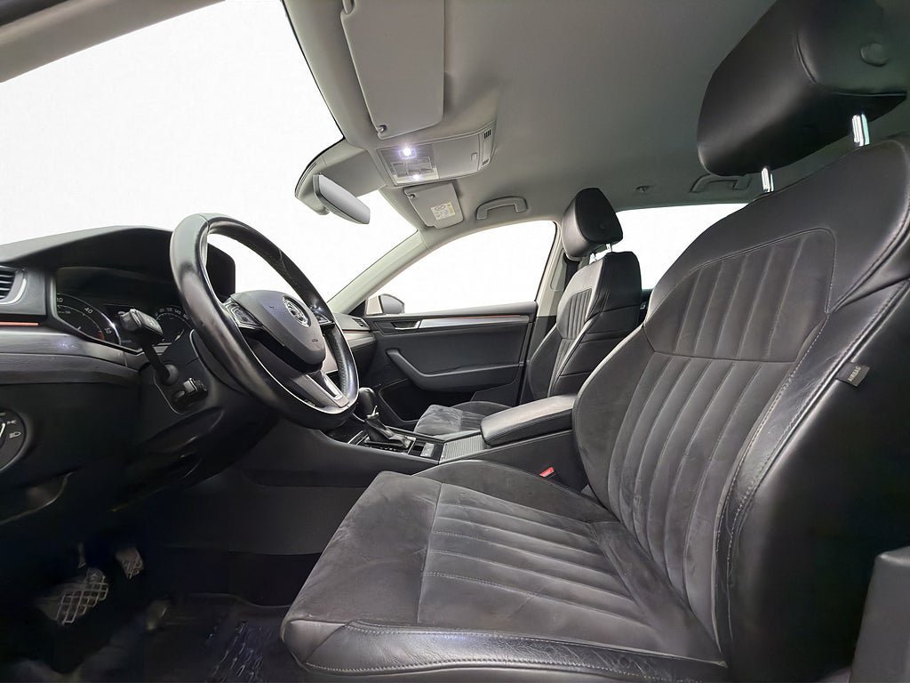 Vehicle Image 32