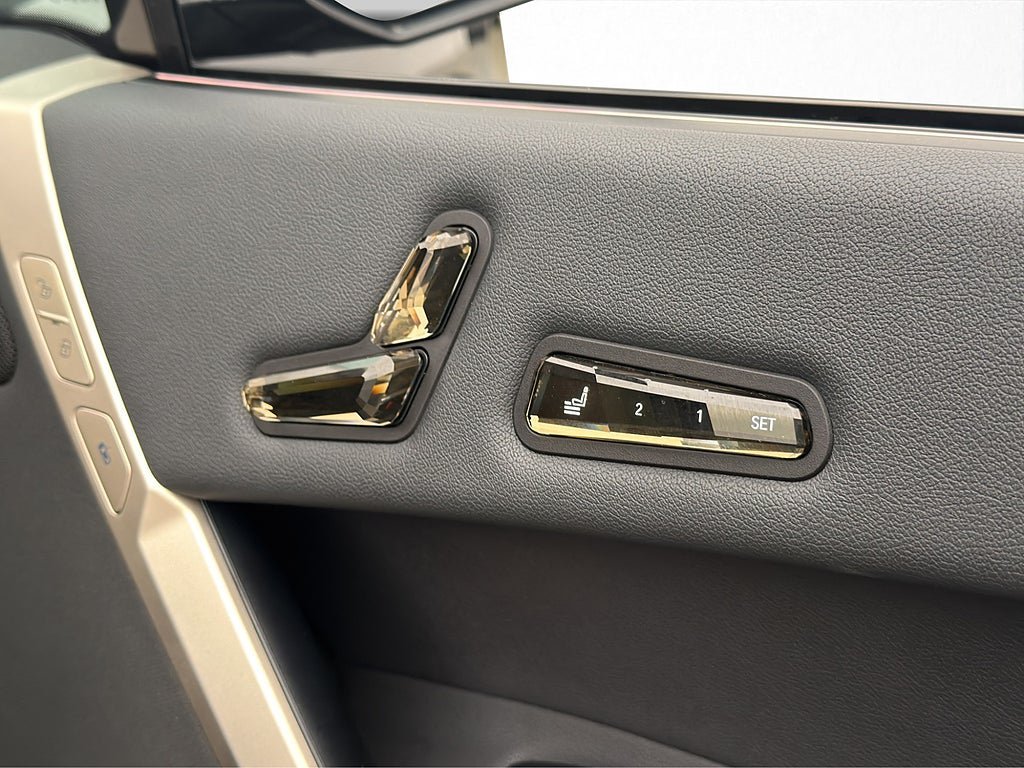 Vehicle Image 28
