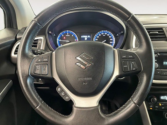 Vehicle Image 11