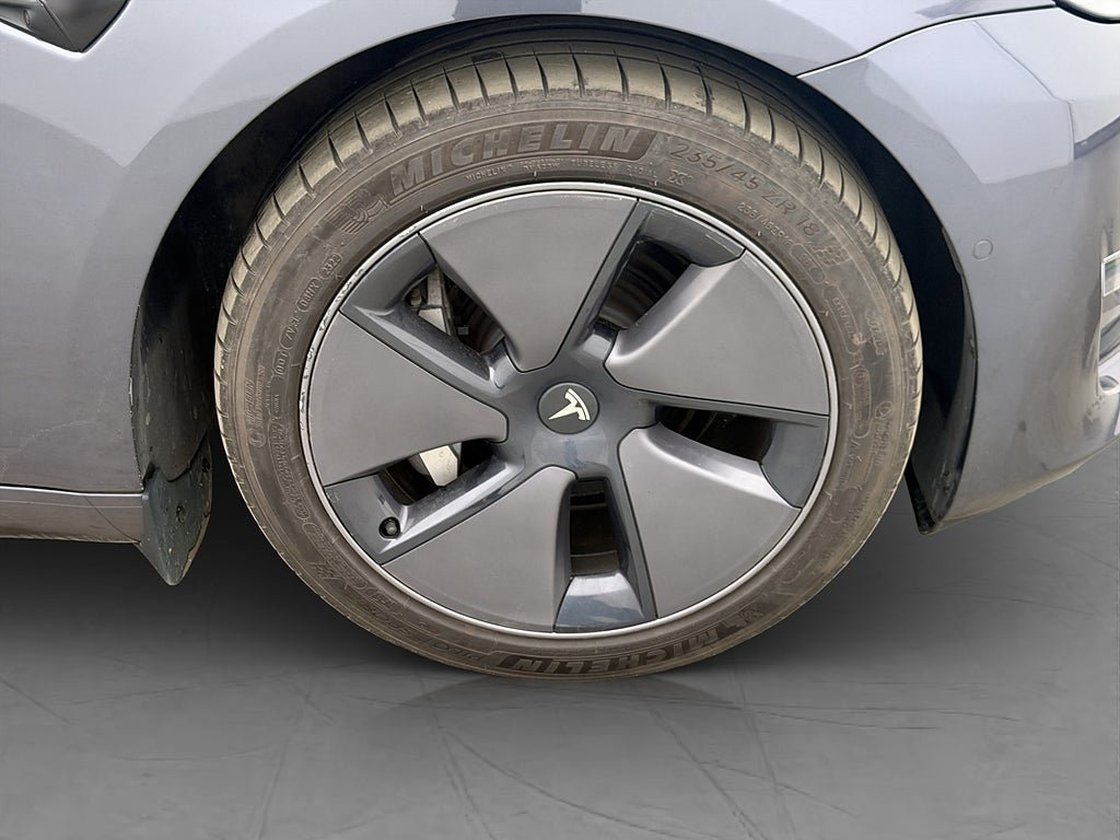 Vehicle Image 32