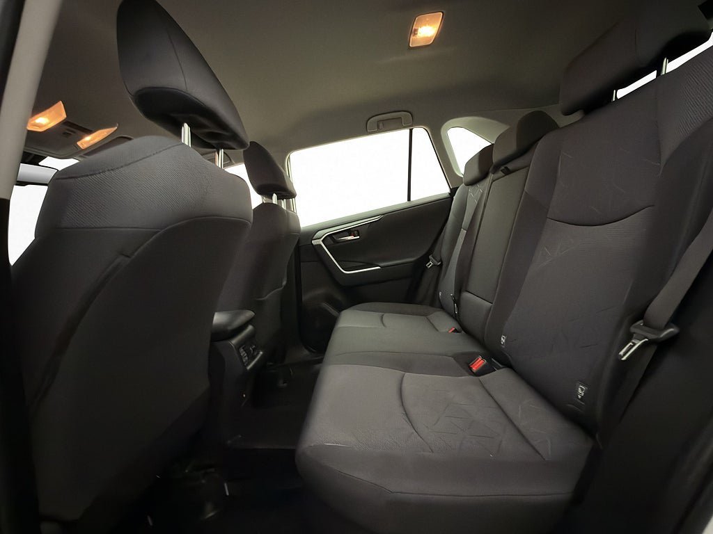 Vehicle Image 25