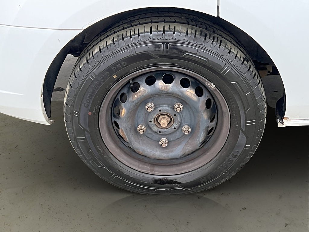 Vehicle Image 25