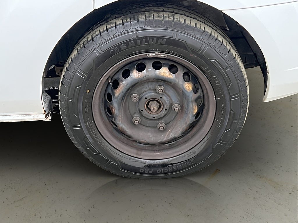 Vehicle Image 28