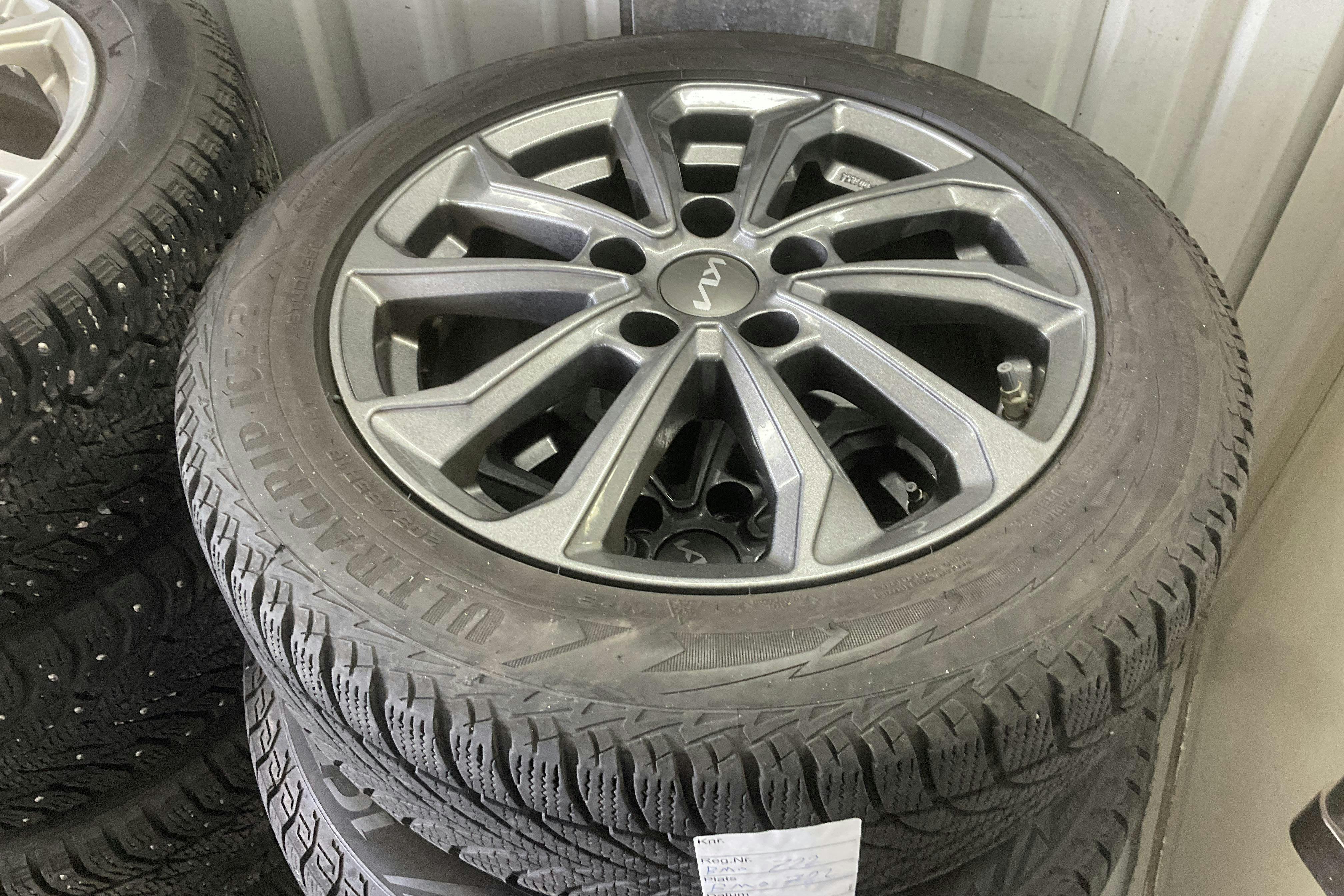 Vehicle Image 16