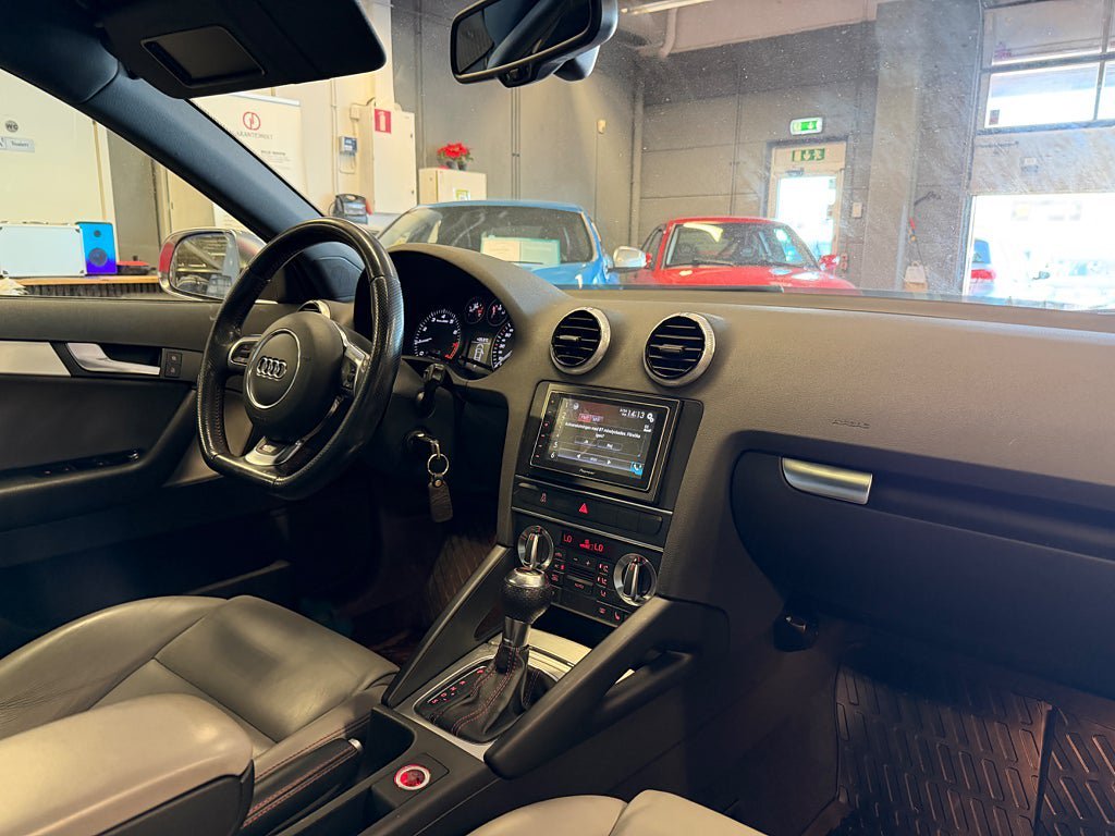 Vehicle Image 14