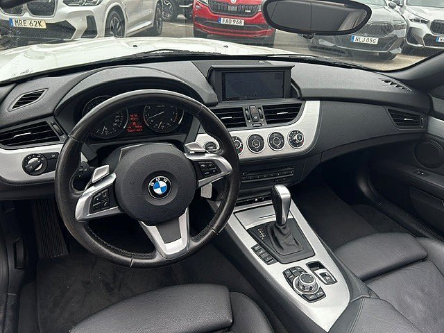 Vehicle Image 6