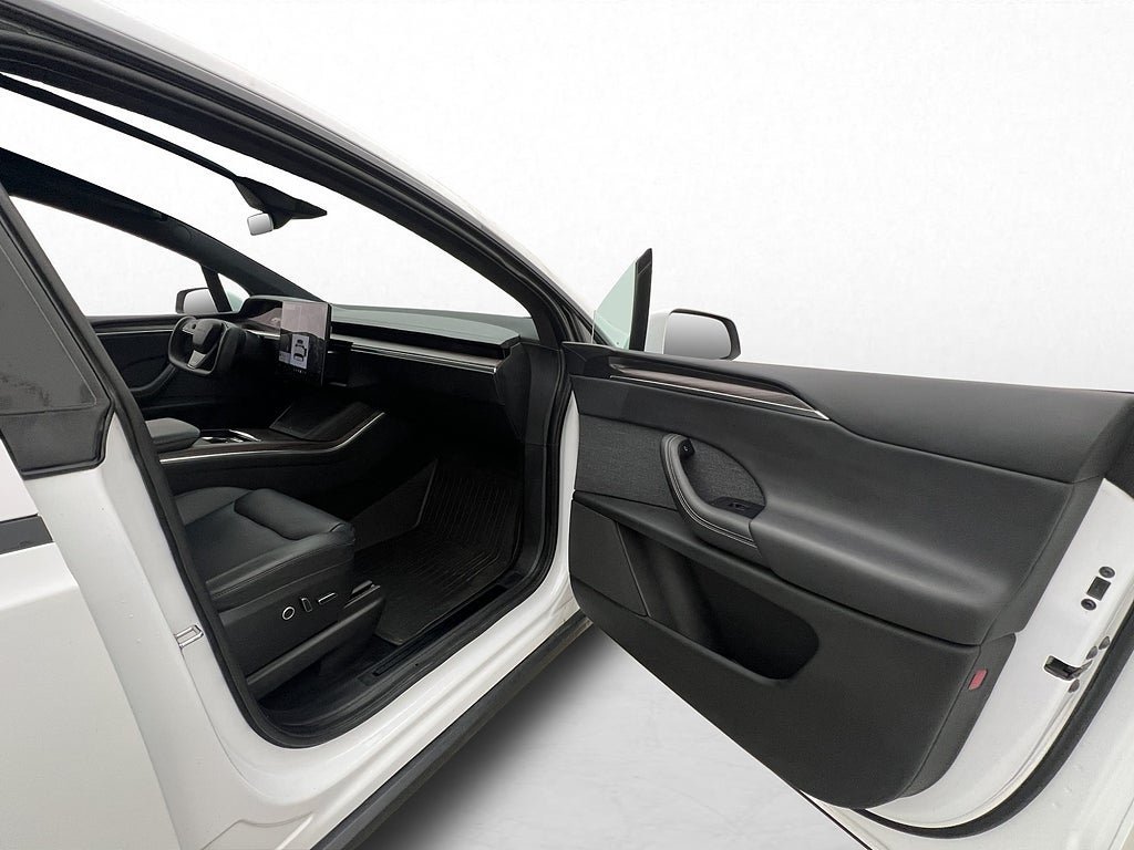 Vehicle Image 23