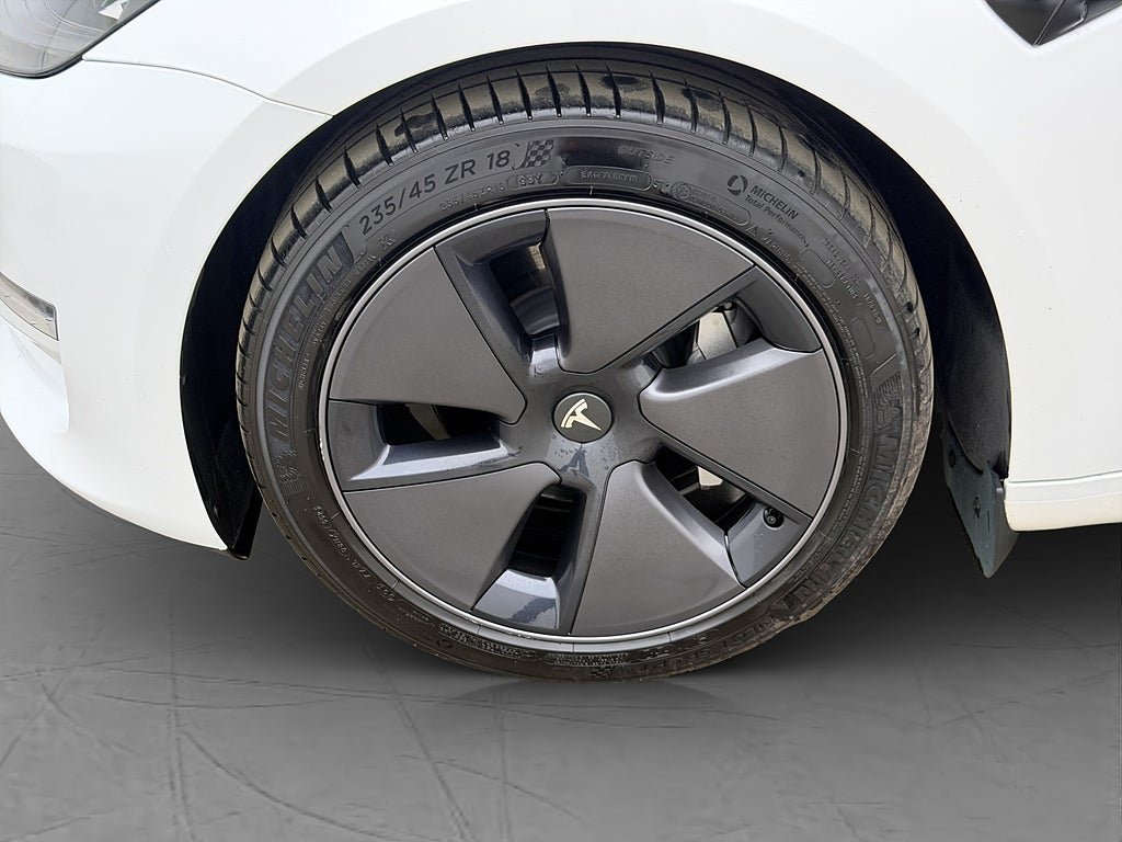 Vehicle Image 32