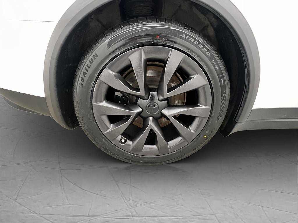 Vehicle Image 32