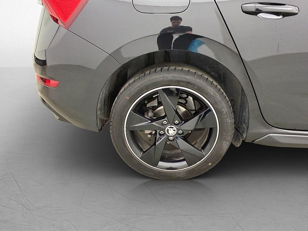 Vehicle Image 36