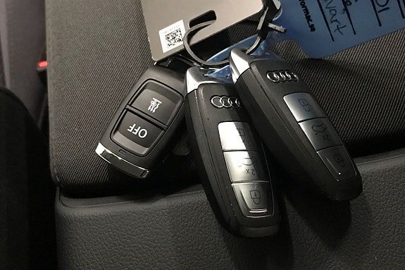 Vehicle Image 32