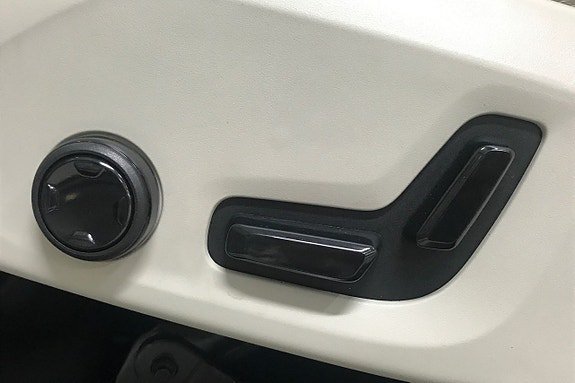 Vehicle Image 27