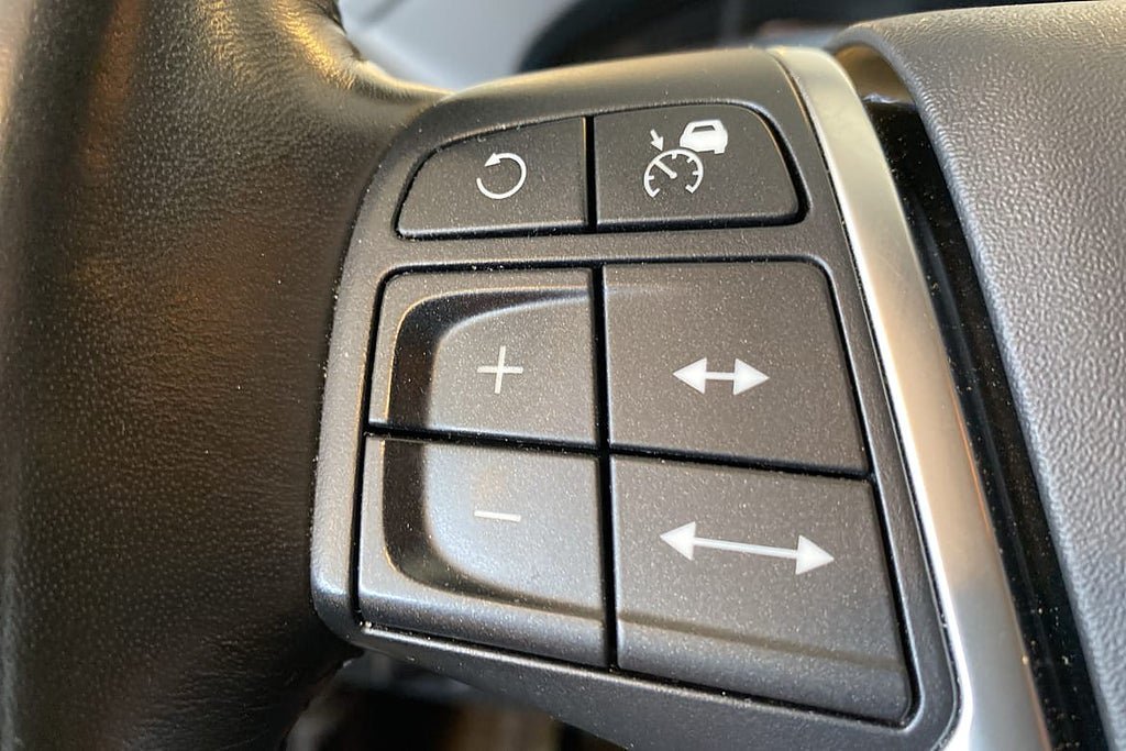Vehicle Image 25
