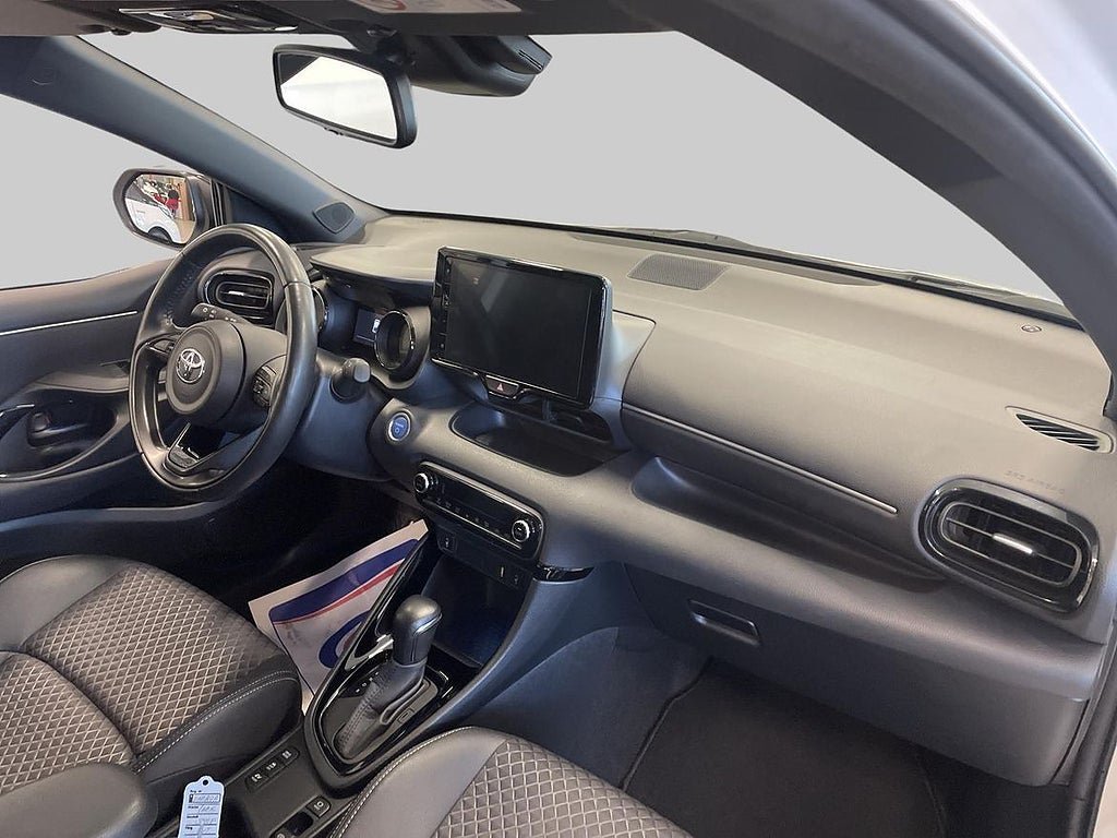 Vehicle Image 10