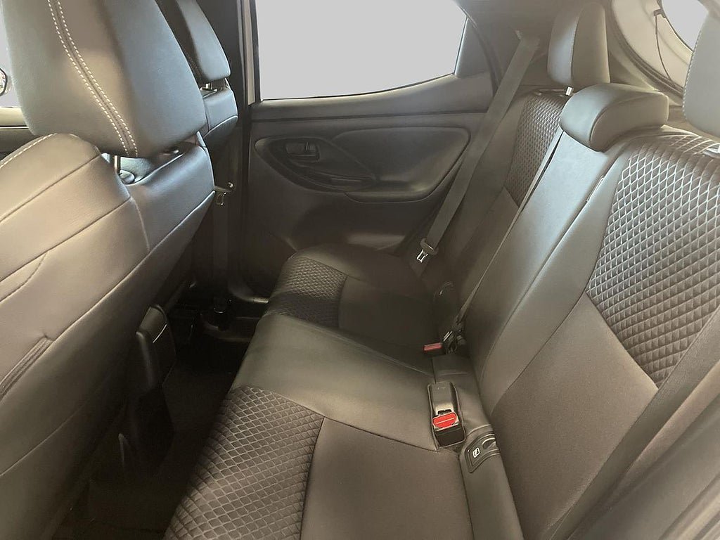 Vehicle Image 11