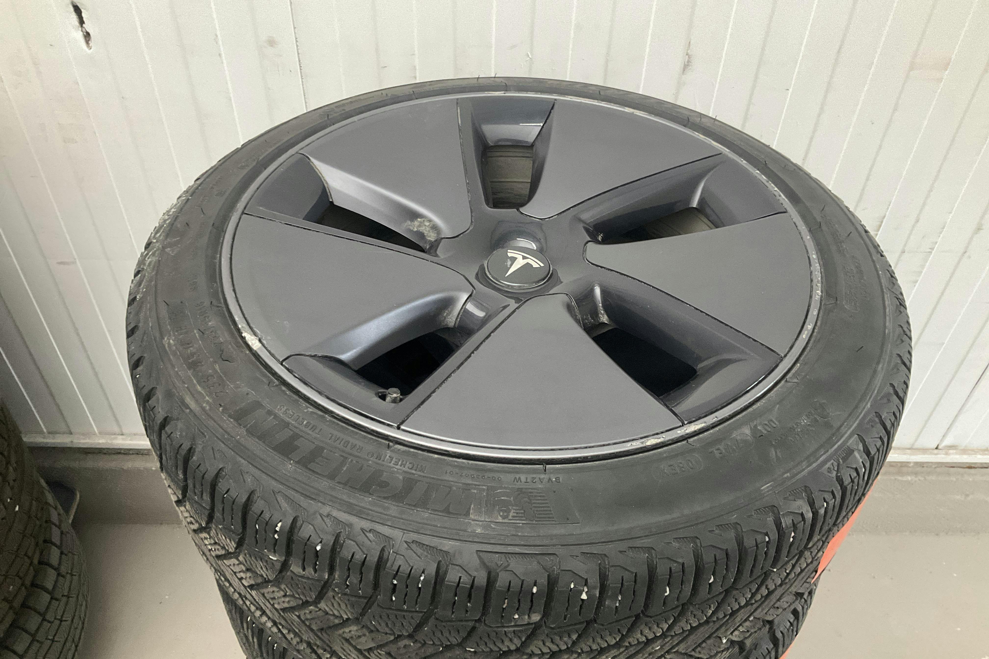 Vehicle Image 23