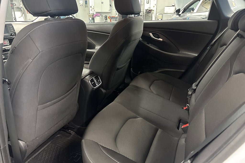 Vehicle Image 12