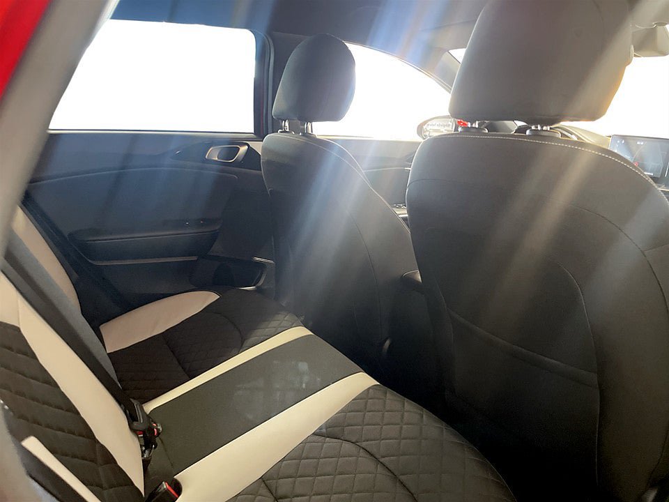 Vehicle Image 12