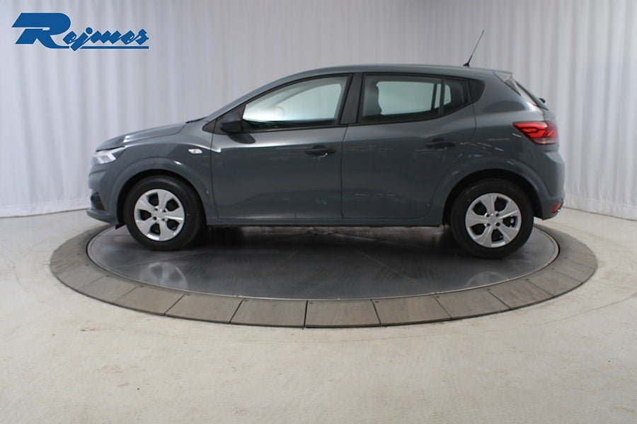 Vehicle Image 4