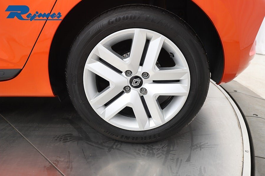 Vehicle Image 15
