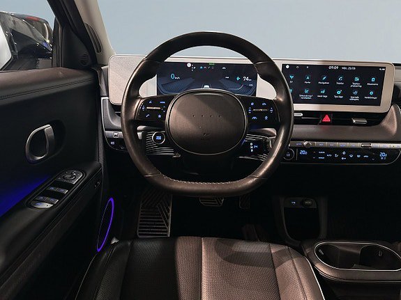 Vehicle Image 9