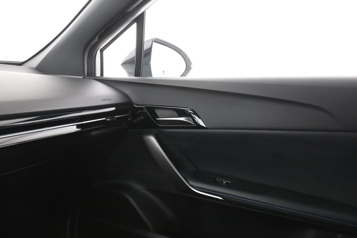 Vehicle Image 32