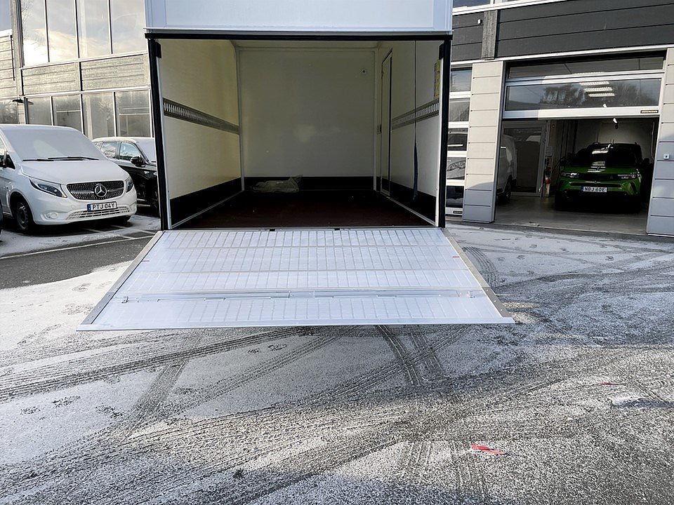 Vehicle Image 22