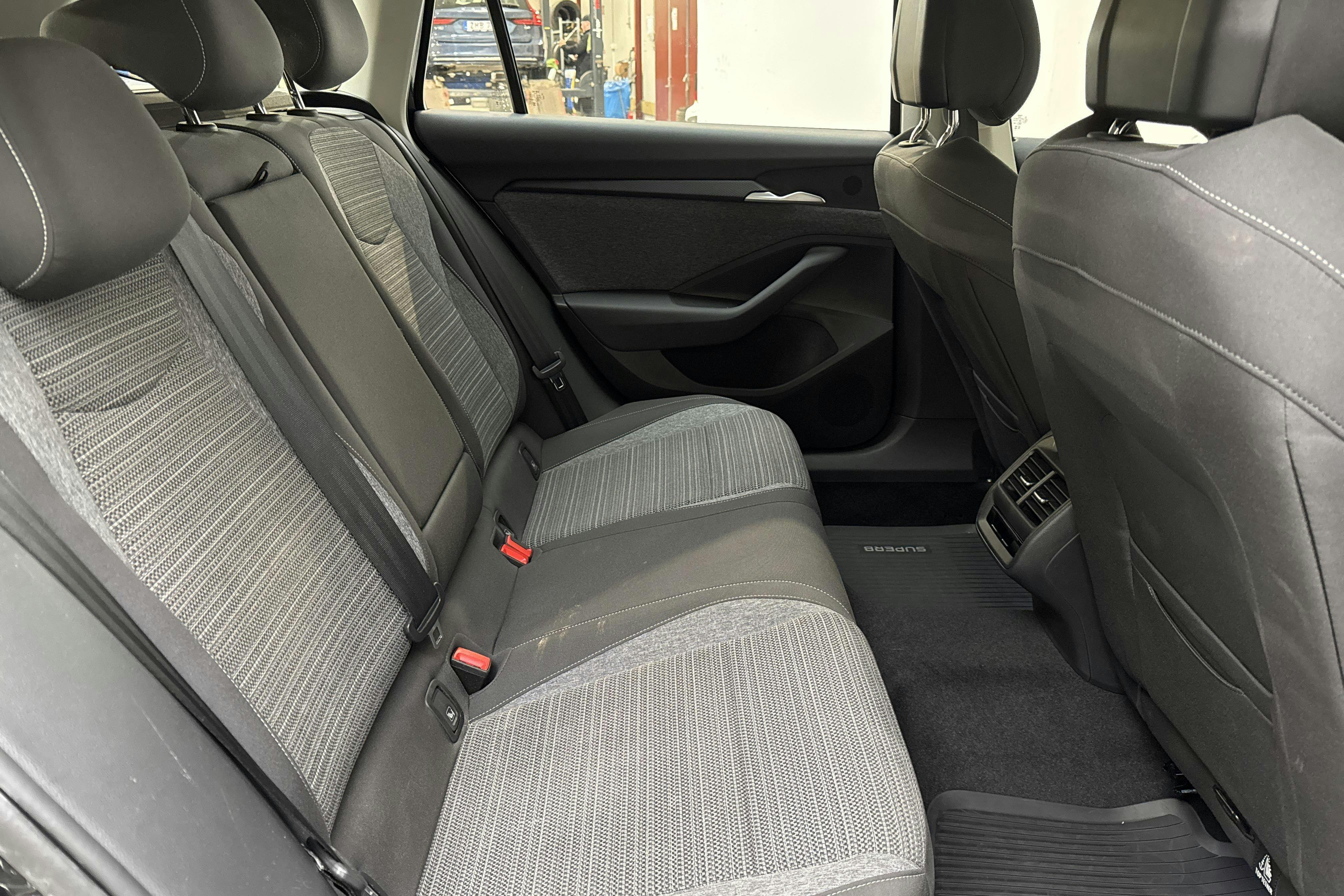 Vehicle Image 8
