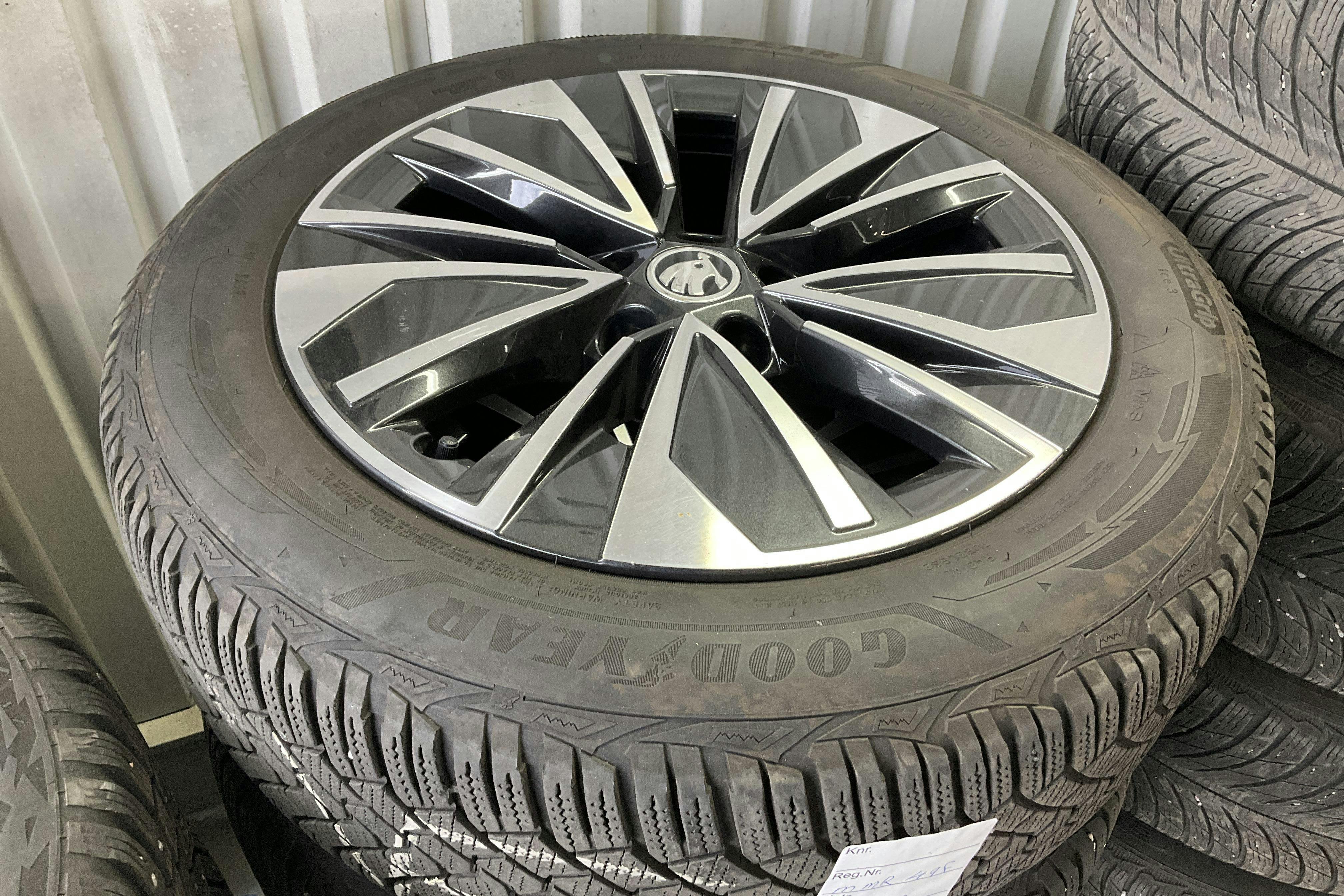 Vehicle Image 16