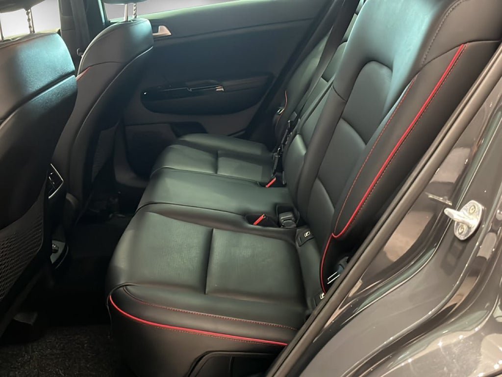 Vehicle Image 9