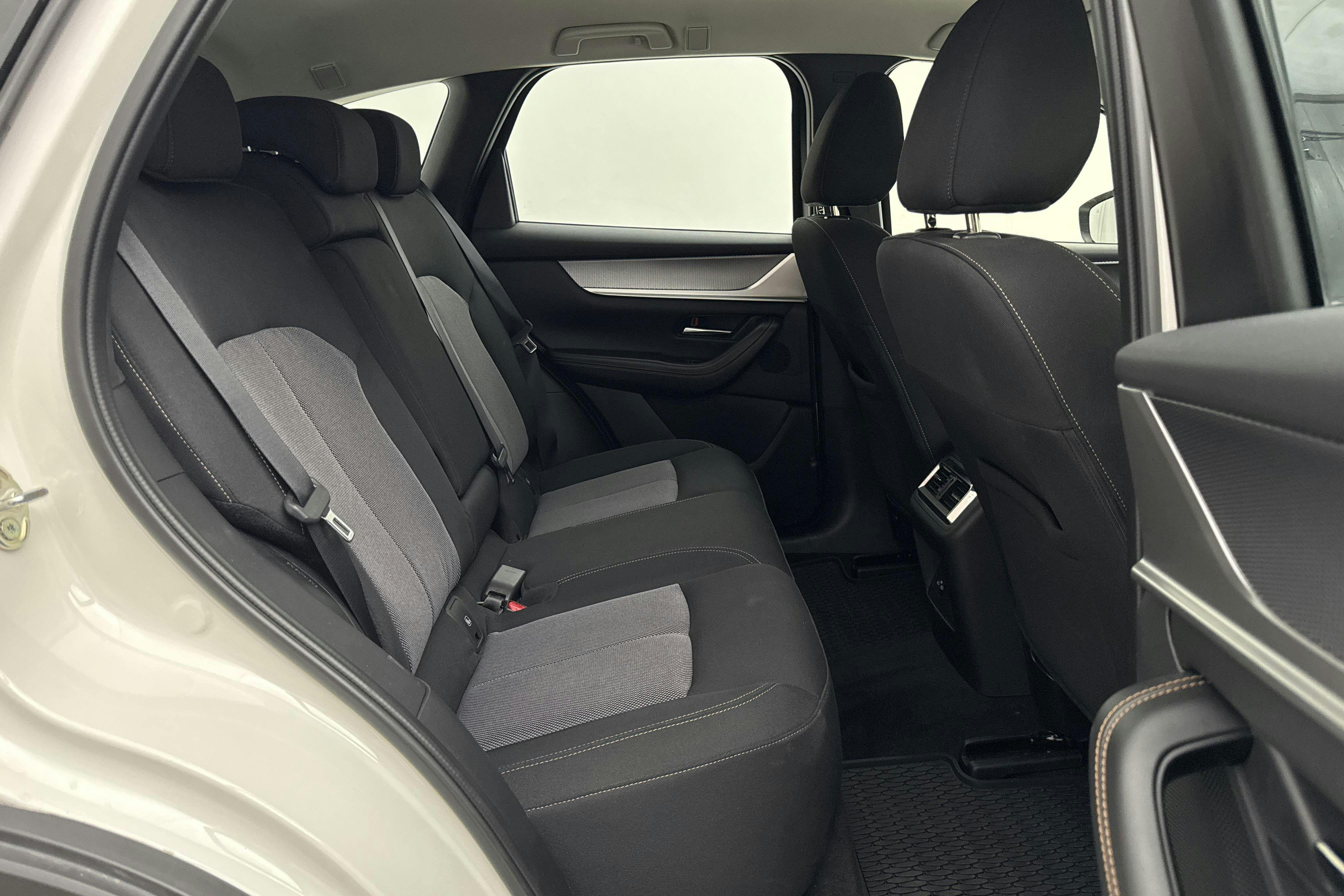 Vehicle Image 8