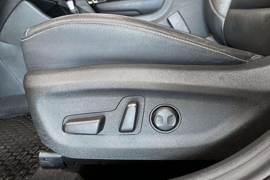 Vehicle Image 17