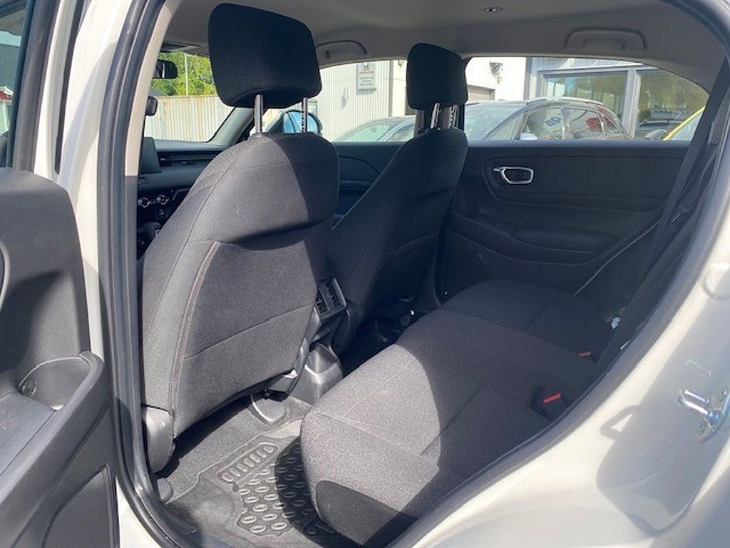 Vehicle Image 6