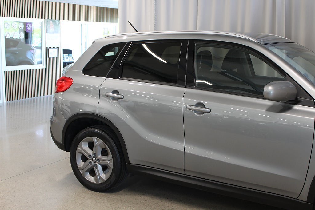 Vehicle Image 12