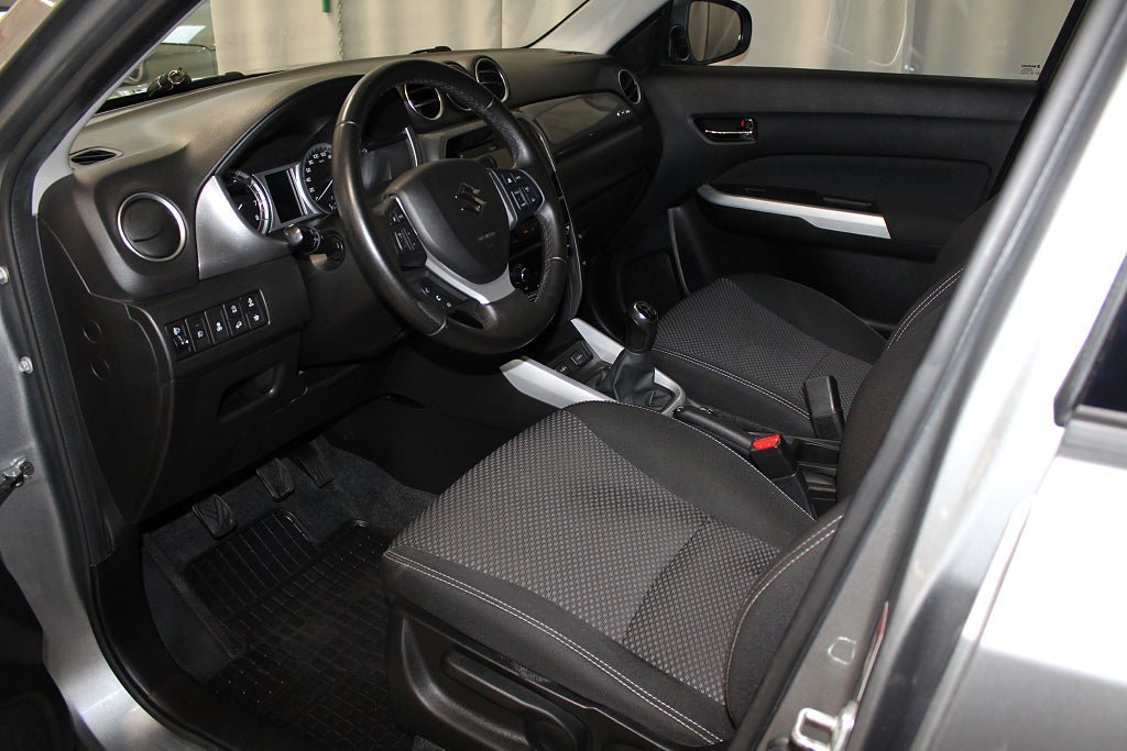 Vehicle Image 16