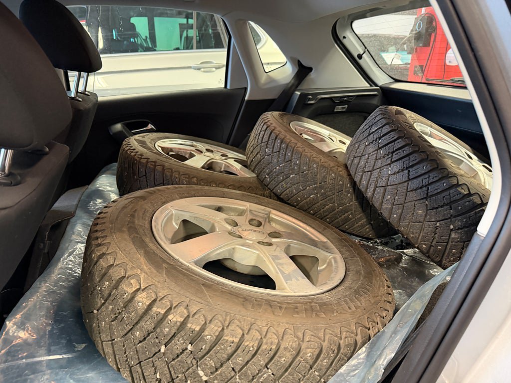 Vehicle Image 9