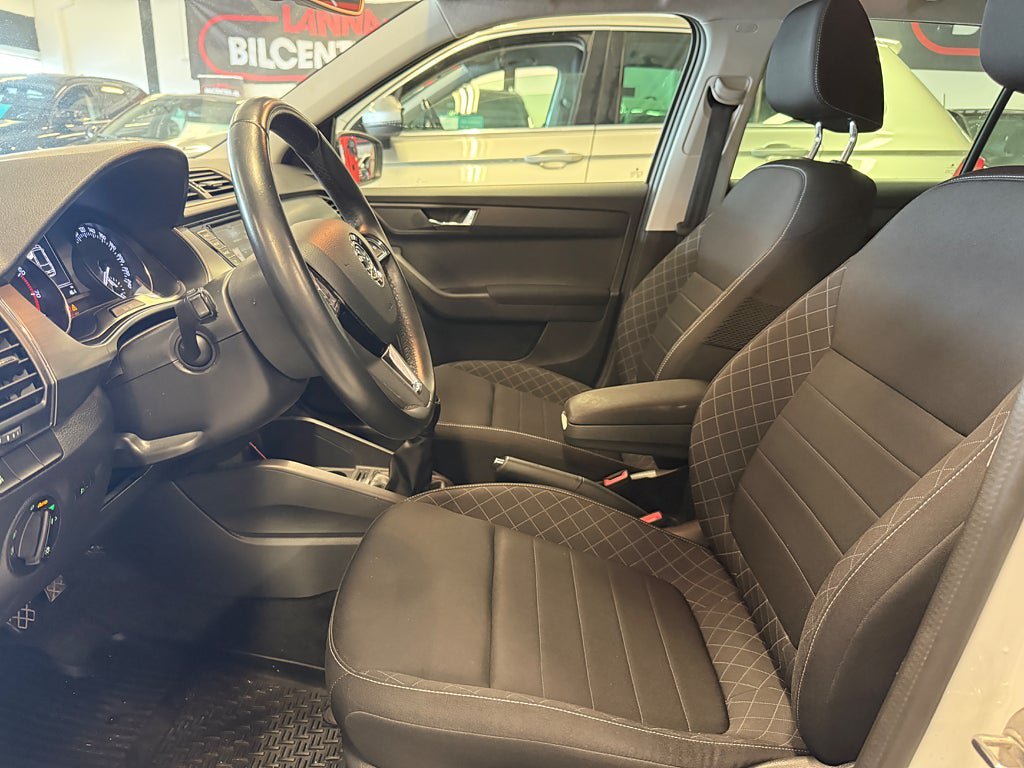 Vehicle Image 12