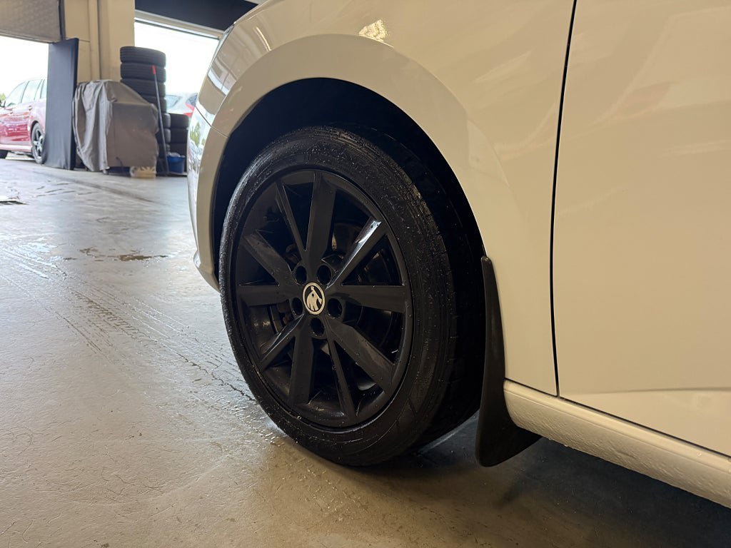 Vehicle Image 14
