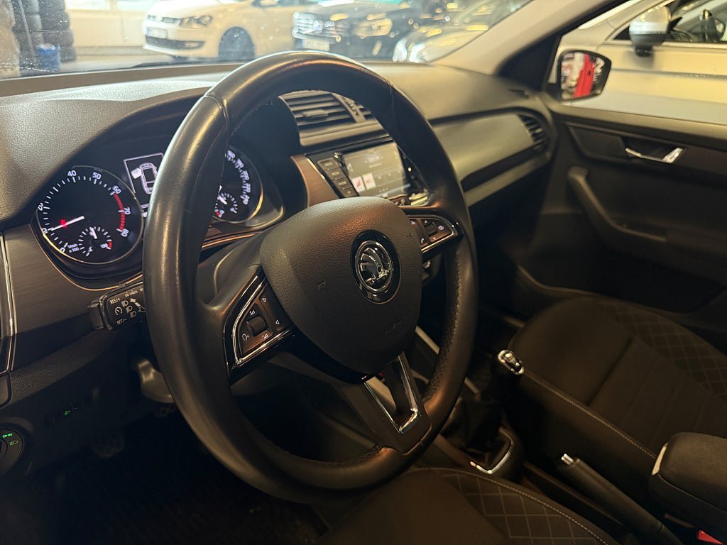 Vehicle Image 16