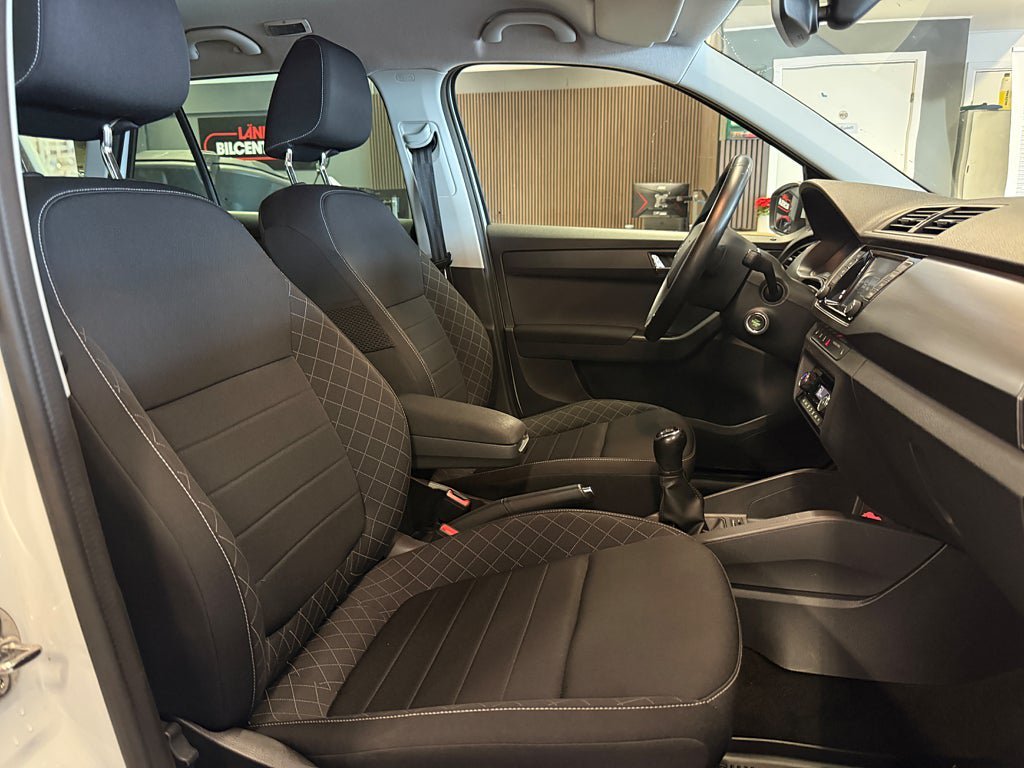 Vehicle Image 19