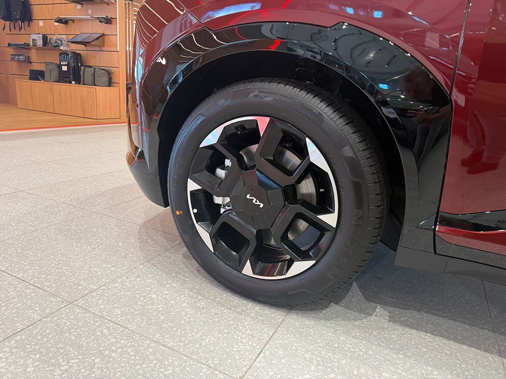 Vehicle Image 13