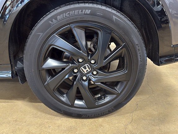 Vehicle Image 15