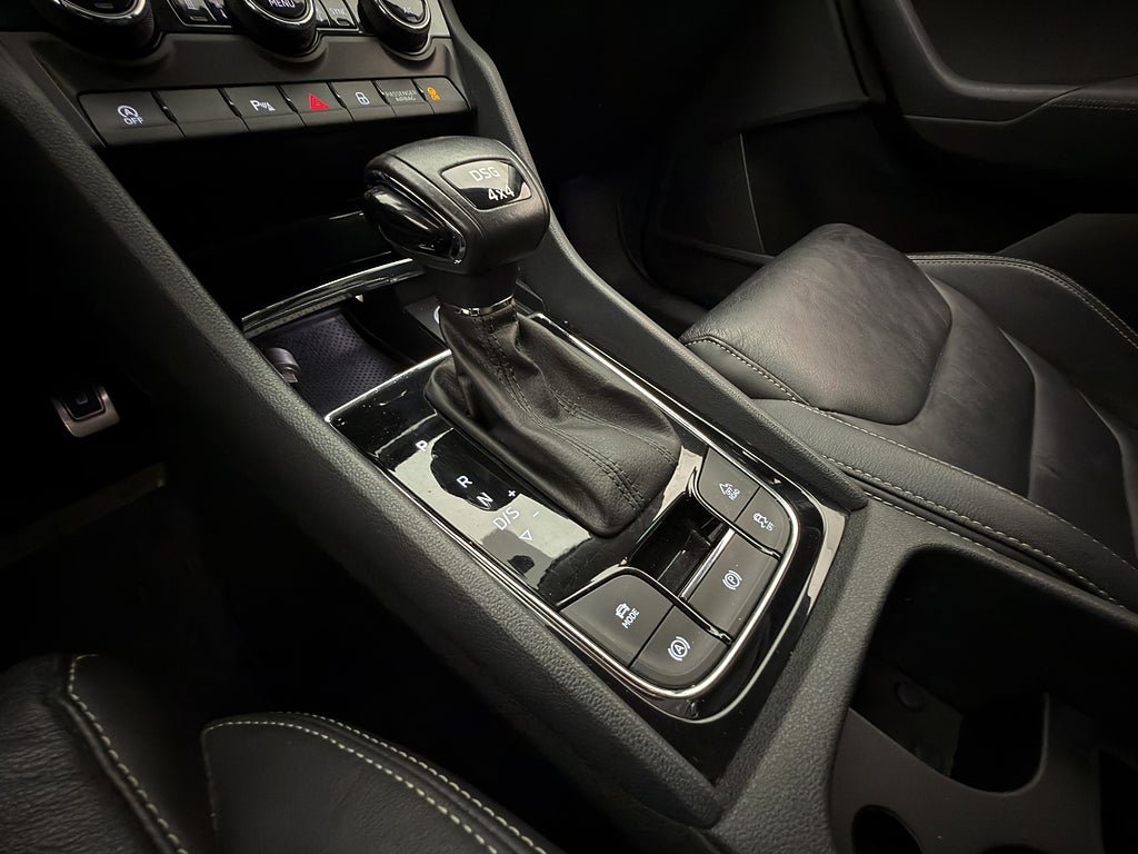 Vehicle Image 25