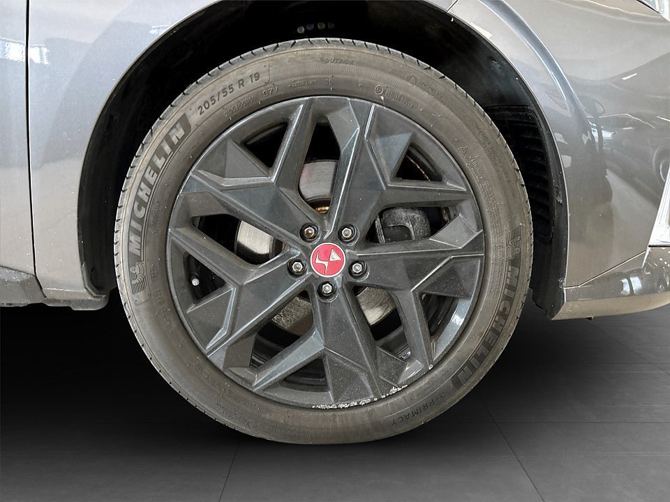 Vehicle Image 16