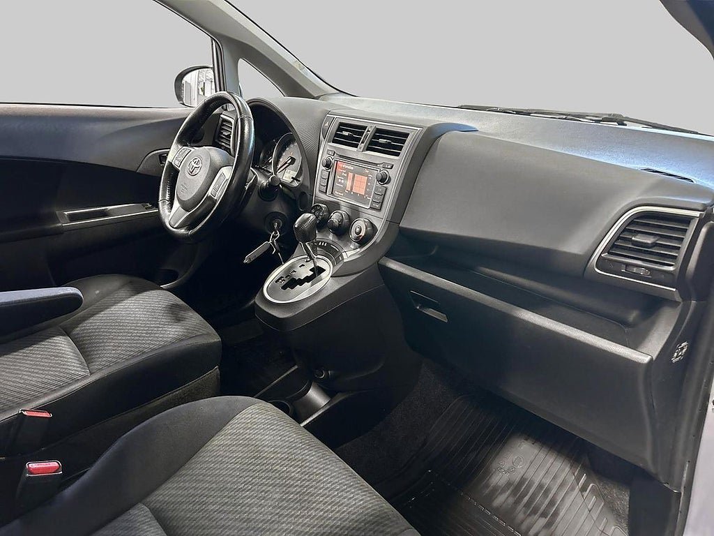 Vehicle Image 10